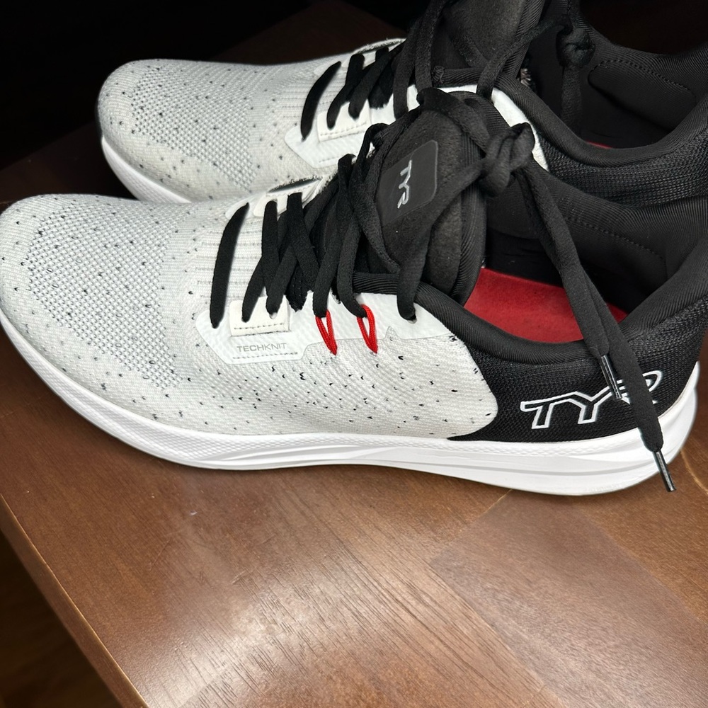 TYR Black and White Athletic Shoes Lightweight Performance - Picture 4 of 4